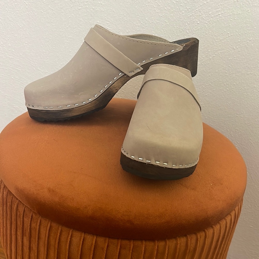 Oatmeal Oiled Nubuck Clogs on Brown Base